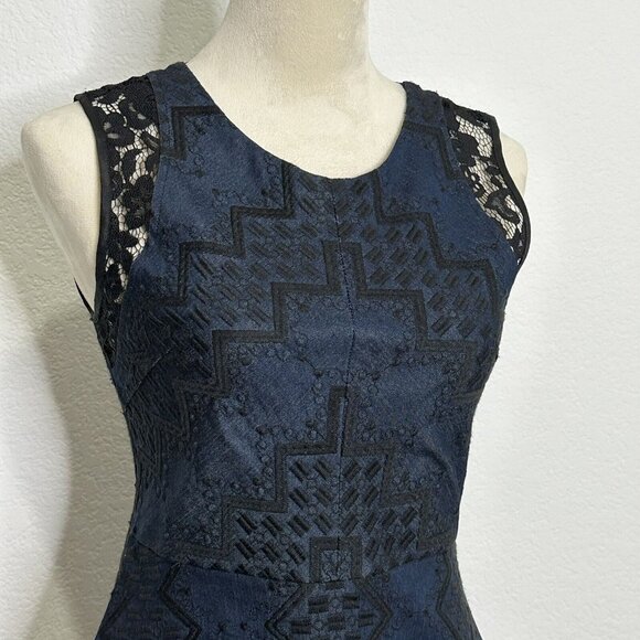 Mun Mun Women's Embroidered Fit & Flare Sleeveless Denim Dress Size M Blue EUC - Picture 3 of 10